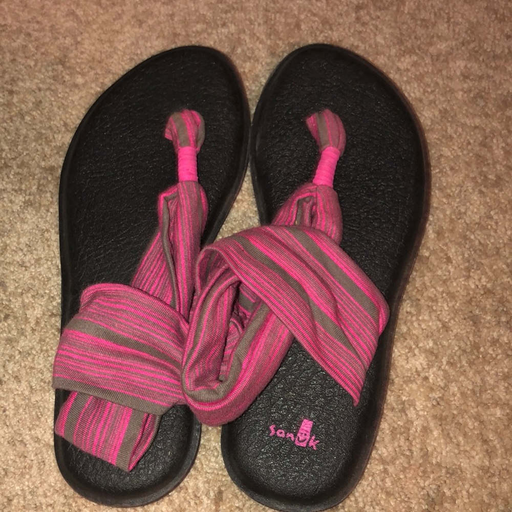 pink flip flops